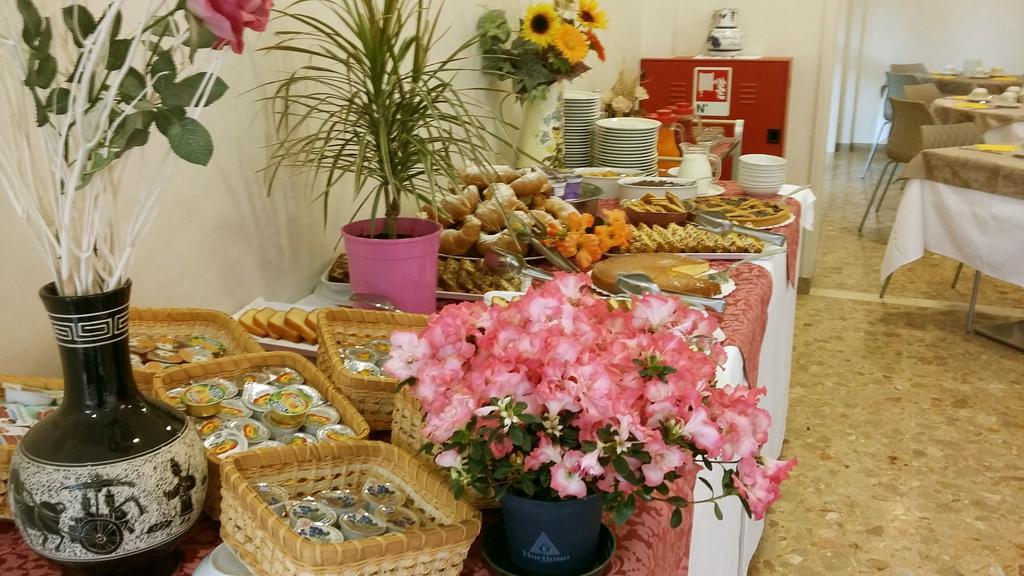Hotel Condor Milano Marittima Buitenkant foto
