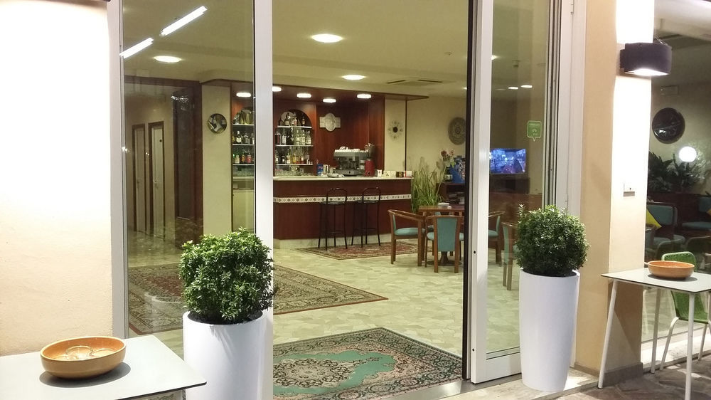 Hotel Condor Milano Marittima Buitenkant foto