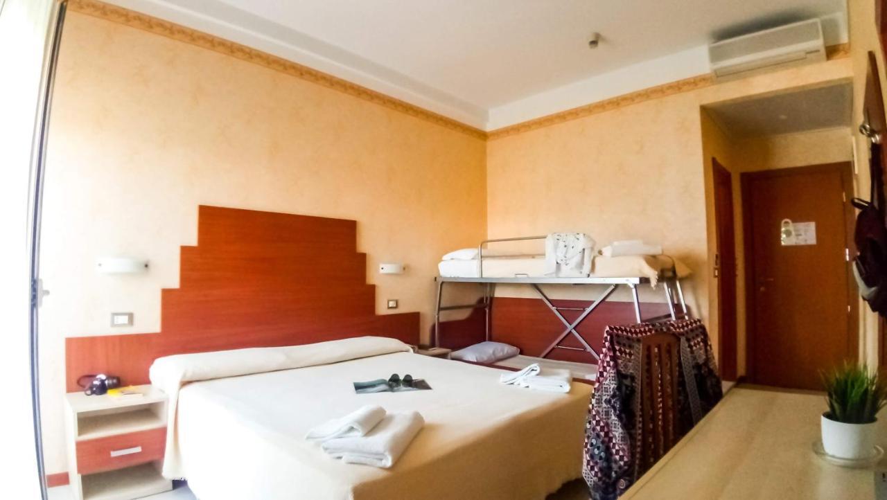 Hotel Condor Milano Marittima Buitenkant foto